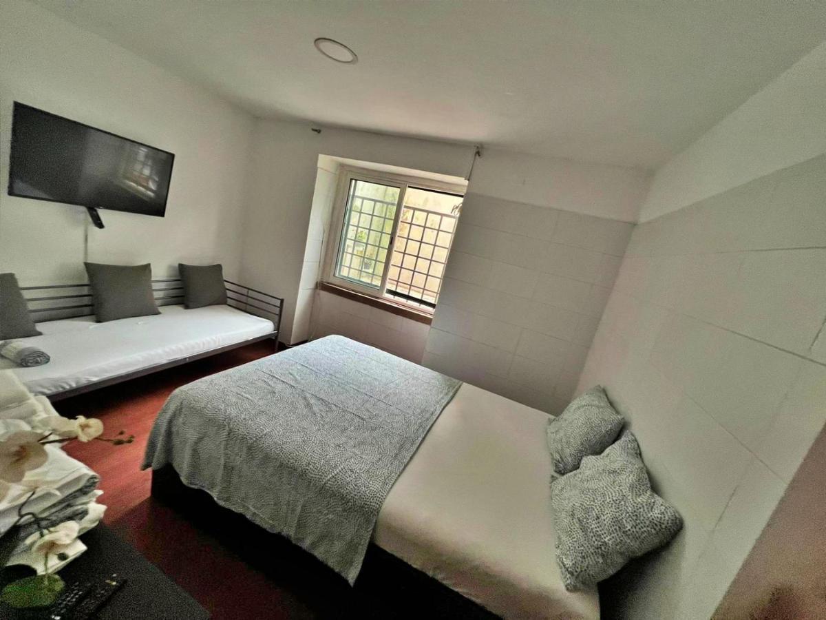 Room In Queluz 11 Minutes From Lisbon المظهر الخارجي الصورة