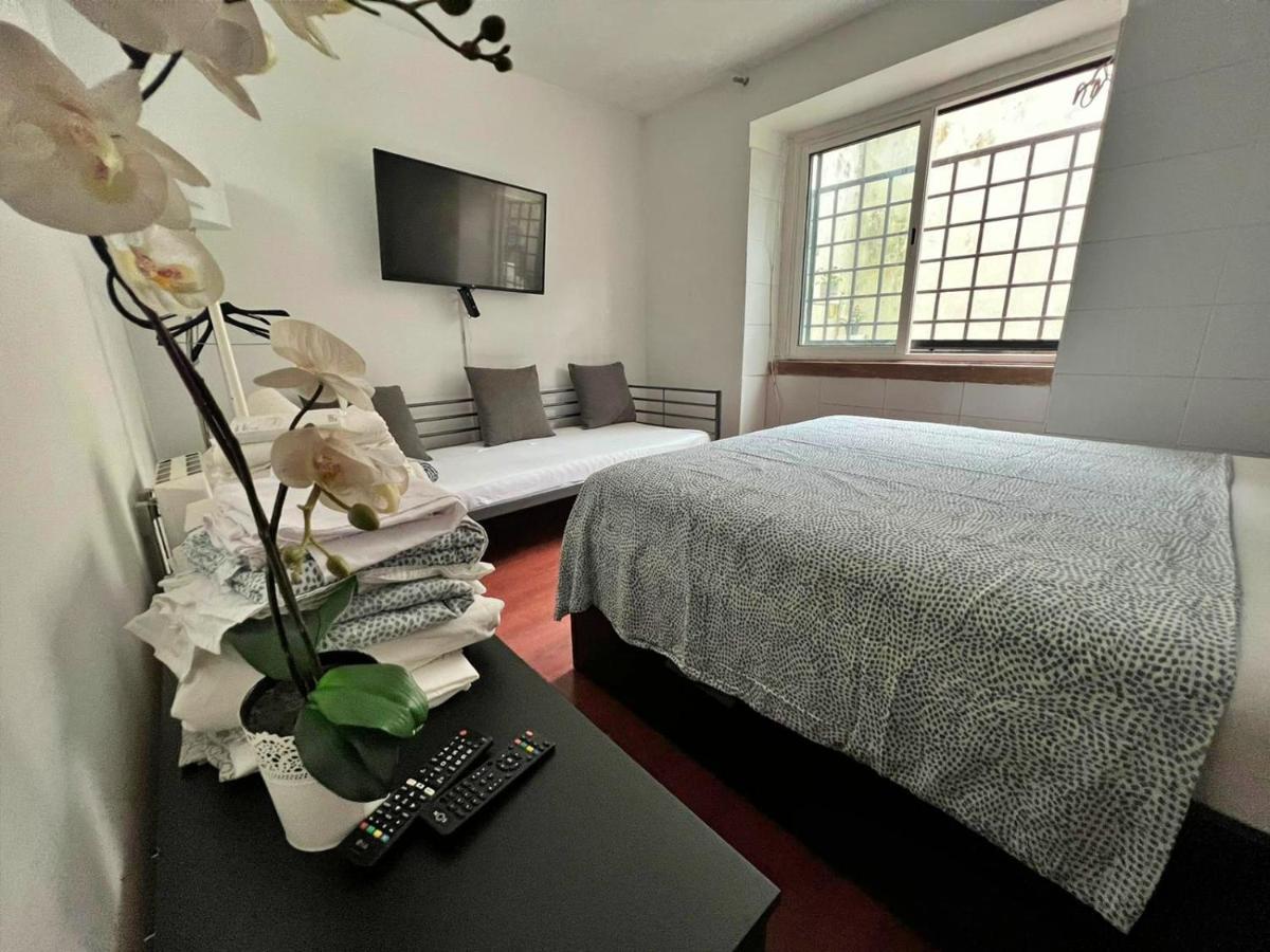 Room In Queluz 11 Minutes From Lisbon المظهر الخارجي الصورة